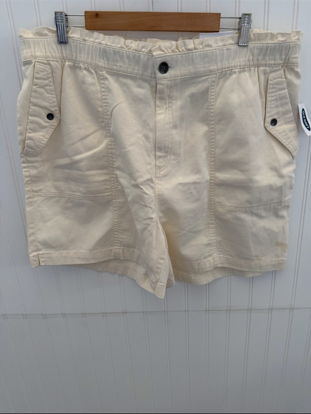 Old Navy Cream Cargo-Style Women's Shorts